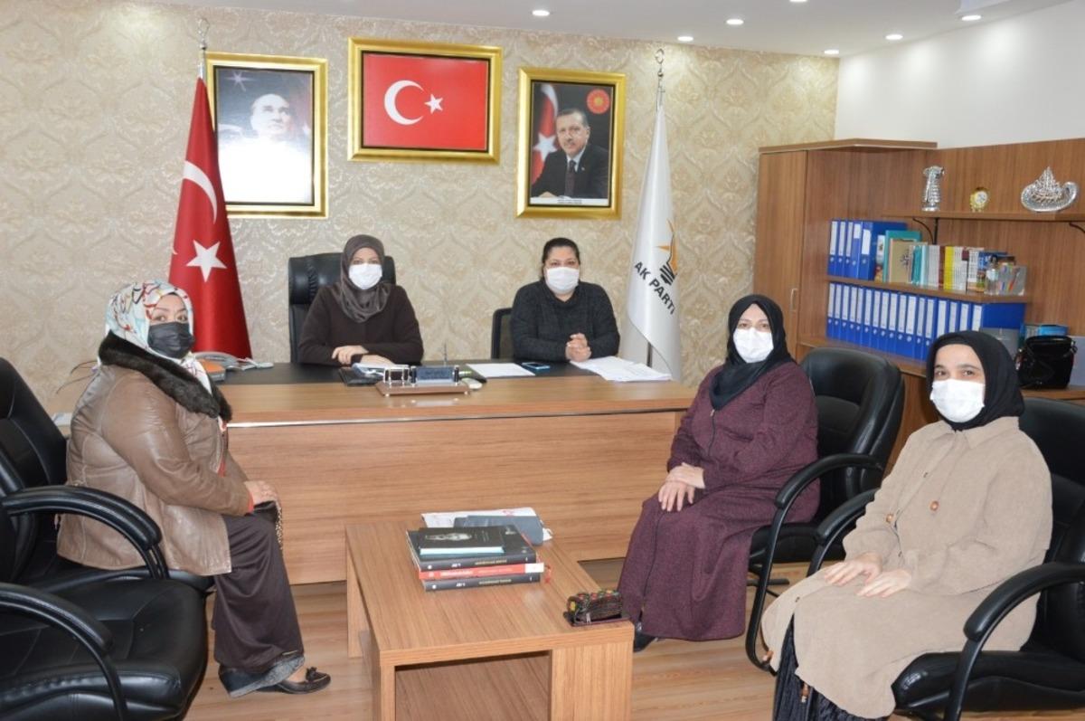 AK Parti&rsquo;li kadınlardan şiddete karşı &rsquo;turuncu &ccedil;izgi&rsquo;