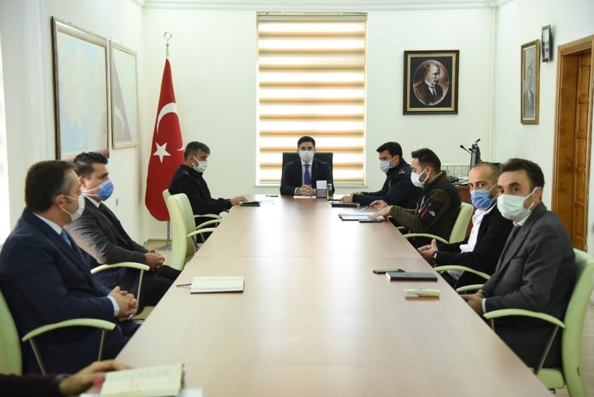 Kadına y&ouml;nelik şiddete karşı toplandılar