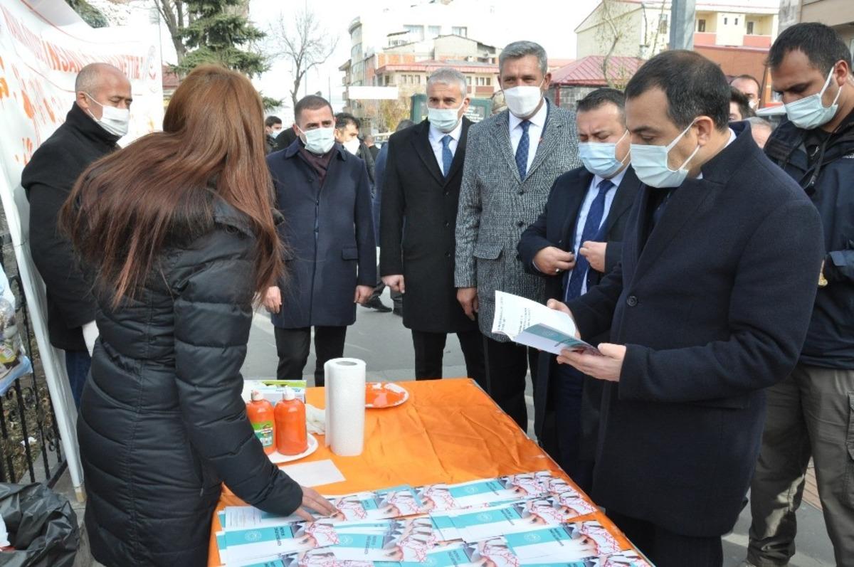 Kars&rsquo;ta kadına şiddete dikkat &ccedil;ekildi