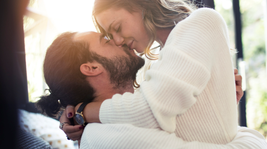 İlişkiye heyecan katan yöntem! Hiç beklemediği bir anda...