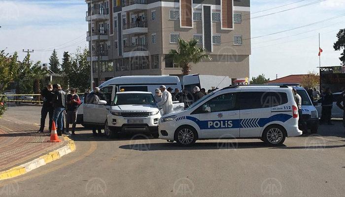 Antalya'da güpegündüz dehşet! Seyir halindeki cipe silahlı saldırı: 2 ölü, 1 yaralı