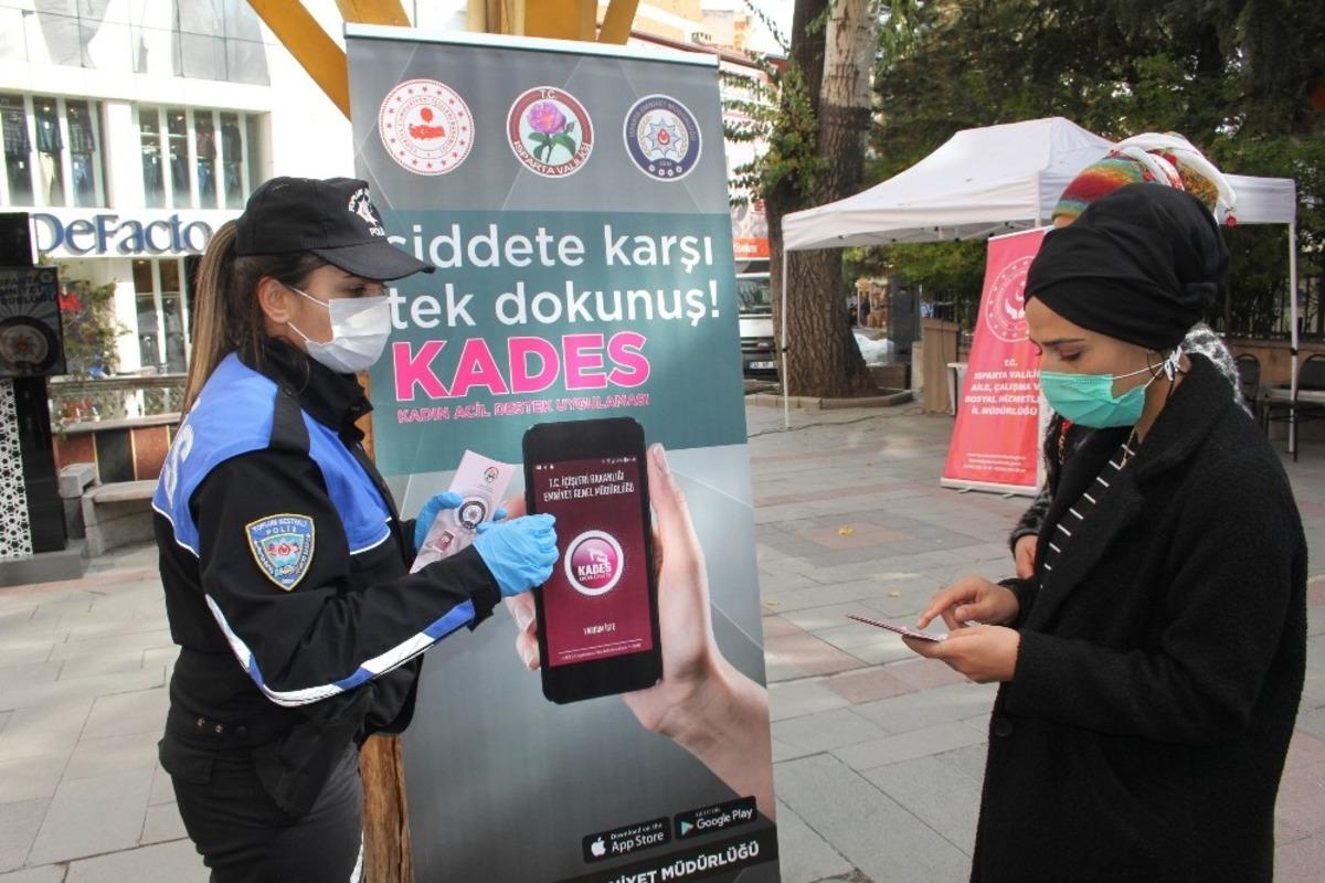 Isparta&rsquo;da emniyet ve jandarma ekipleri kadınlara tek tek KADES&rsquo;i tanıttı
