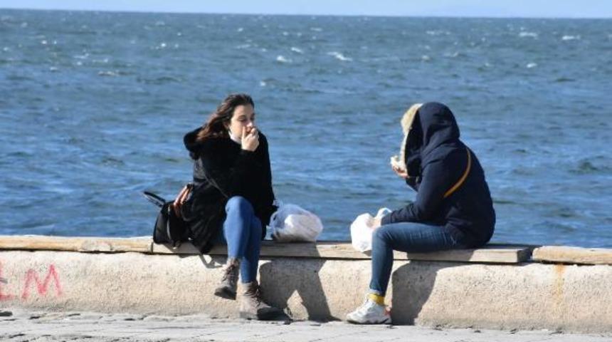 İzmir sahilinde yemek yasağı kuralına uyulmadı