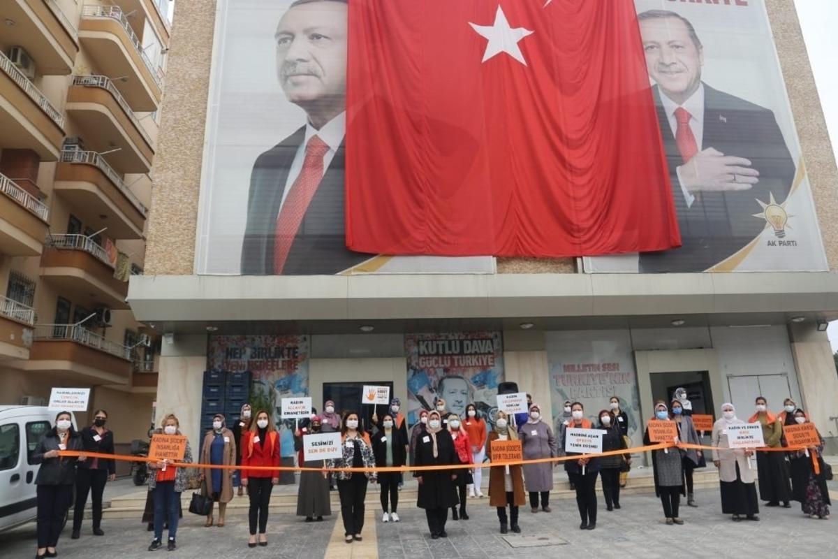 AK Parti&rsquo;li kadınlar, şiddete karşı &lsquo;Sesimizi sen de duy&rsquo; dedi
