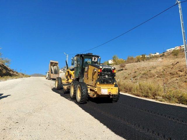 Osmaniye’de yol yapım çalışmaları sürüyor