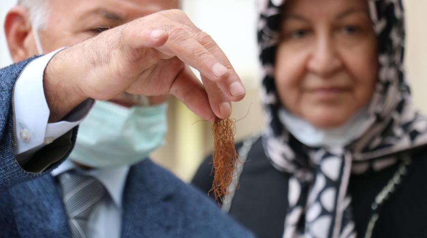 Kahramanmaraşlı muhtar eşini şoka uğrattı! 46 yıldır evlilik cüzdanında saklıyormuş