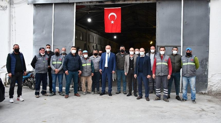 Başkan Tuncel, mezarlıklar personeline teşekk&uuml;r etti