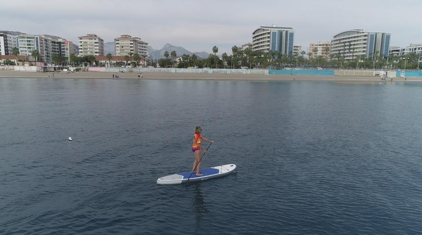 Sonbahar dinlemediler! Kasımın ortasında denize girdiler