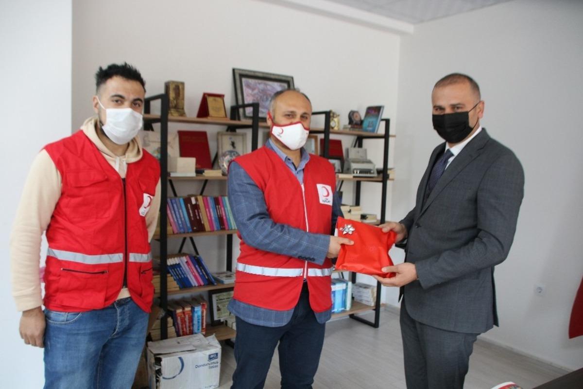 Kızılay Başkanı Yonat&rsquo;tan M&uuml;d&uuml;r S&uuml;ne&rsquo;ye ziyaret