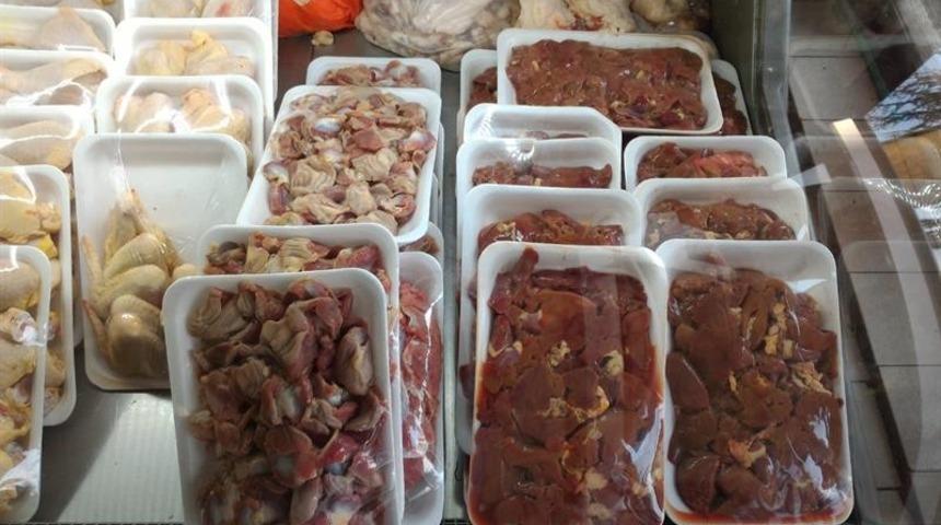 Merdiven altı tavuk parçalayan 4 işletmeye 111 bin TL para cezası