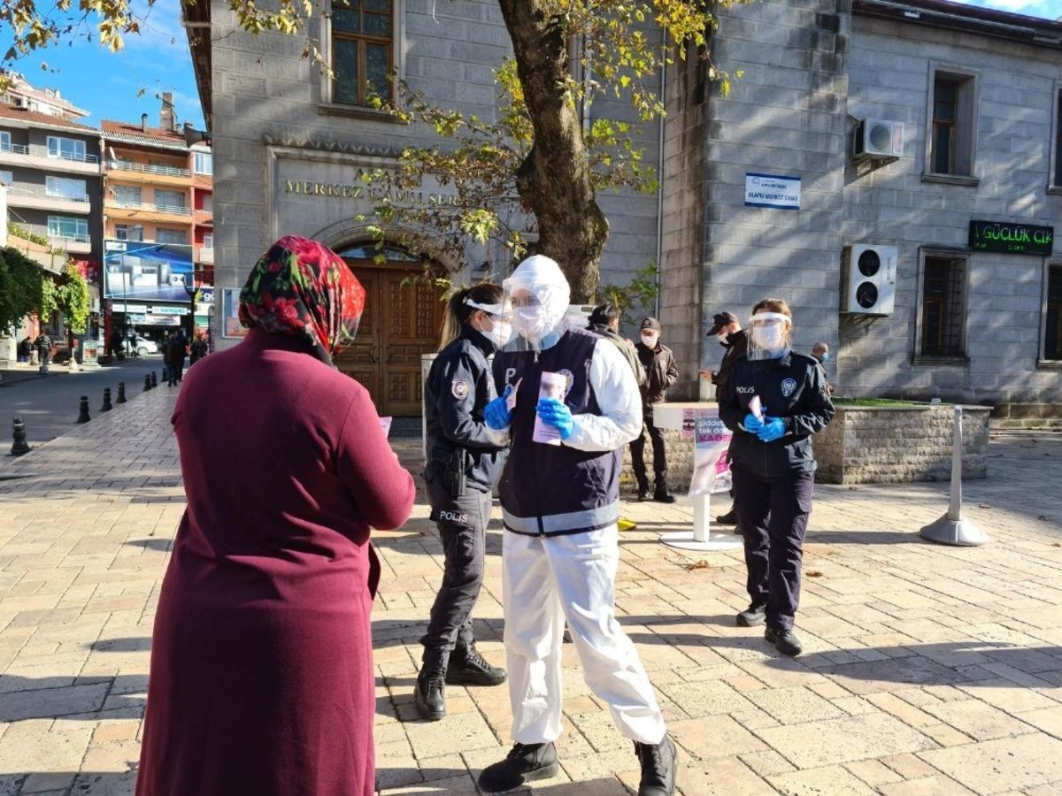 Polis şiddete karşı kadınları bilgilendirdi