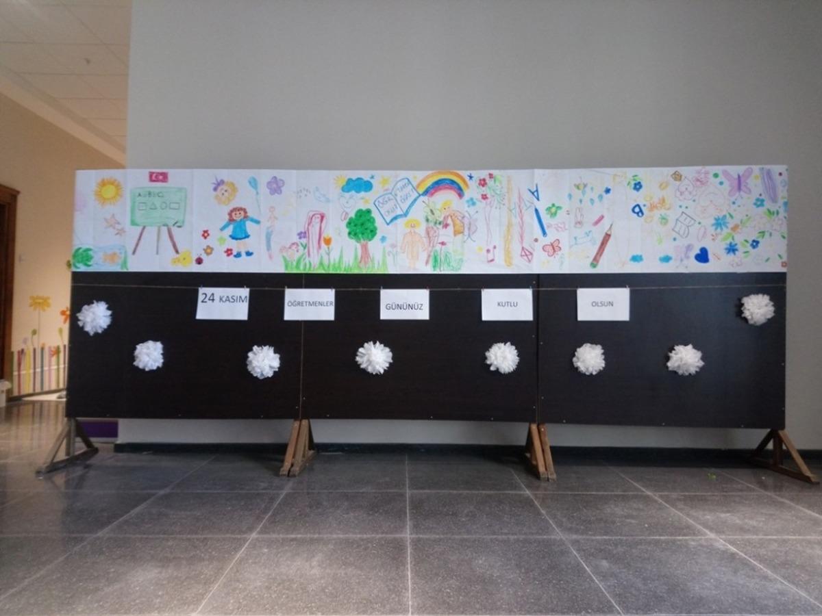 Minikler 24 Kasım &Ouml;ğretmenler G&uuml;n&uuml;&rsquo;ne &ouml;zel mini sergi hazırladı