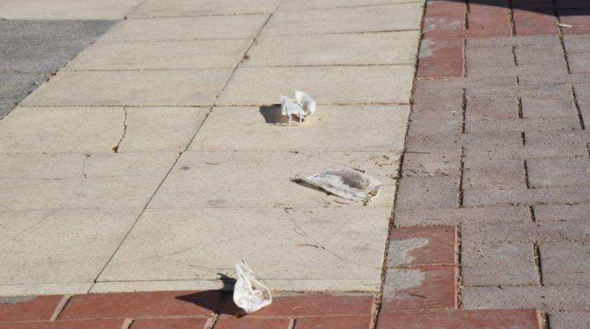 Yunusemre Belediyesi’nden “maske ve eldivenlerinizi yere atmayın” uyarısı
