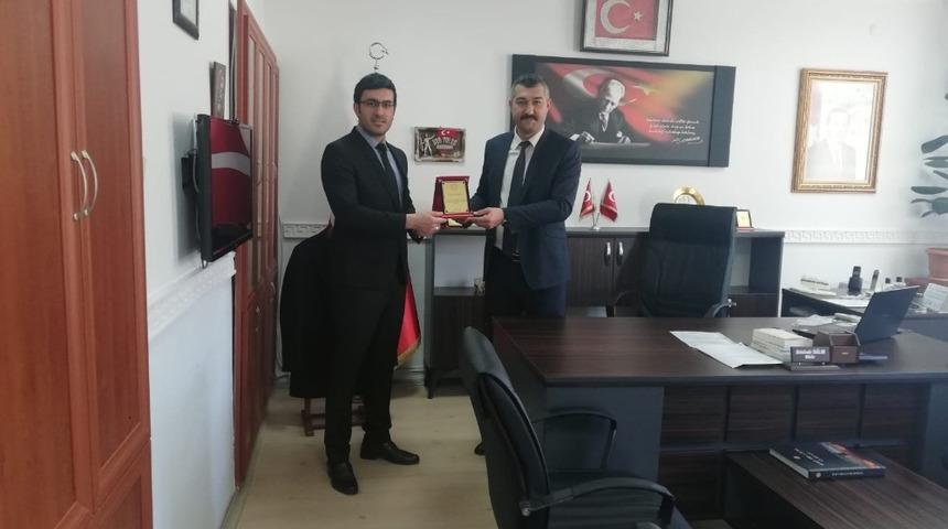 Kırşehir’de yılın öğretmeni Çiçekdağı’ndan