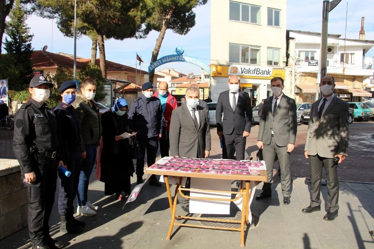 Kula&rsquo;da &lsquo;Kadına şiddete hayır&rsquo; standı