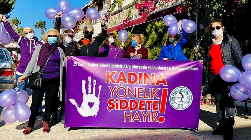 Çeşme’de mor balonlar gökyüzüne salındı