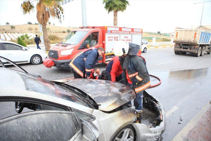 Mersin'de seyir halindeki otomobil yandı G1