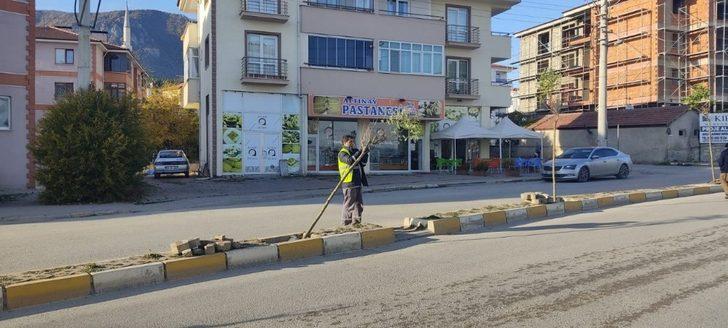 Safranbolu’da 153 adet akasya fidanı toprakla buluşturuldu. G3