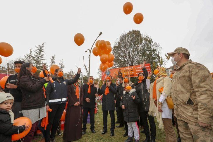 İpekyolu’nda gökyüzüne turuncu balonlar bırakıldı G1