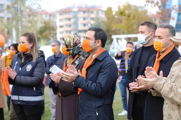 İpekyolu’nda gökyüzüne turuncu balonlar bırakıldı G2