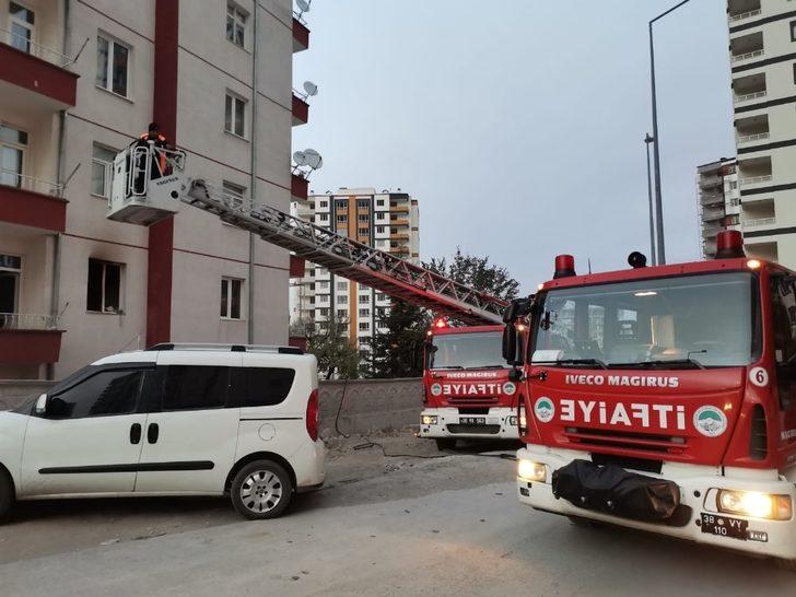 Çocuk odasında çıkan yangını itfaiye söndürdü G2