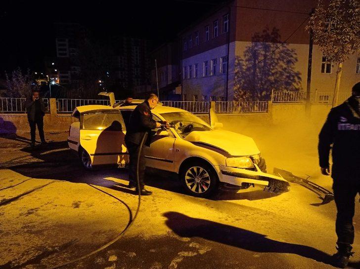 Sivas’ta otomobiller çarpıştı: 2 yaralı G2