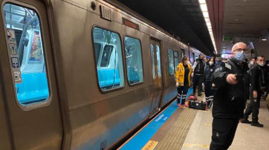 Taksim Metro İstasyonu'nda raylara atlayan kişi hayatını kaybetti