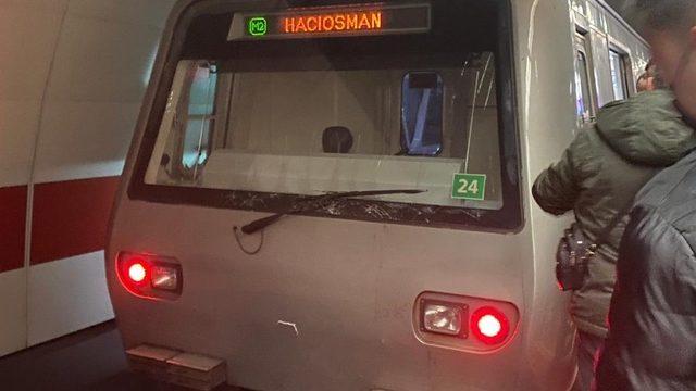 Taksim metrosunda raylara atlayan şahıs öldü