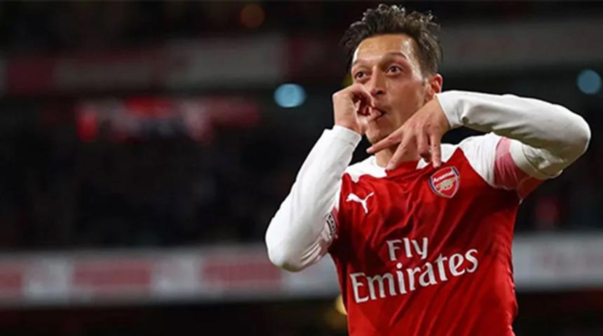 Hareketli saatler! Fenerbah&ccedil;e'de Mesut &Ouml;zil bombası patlıyor!