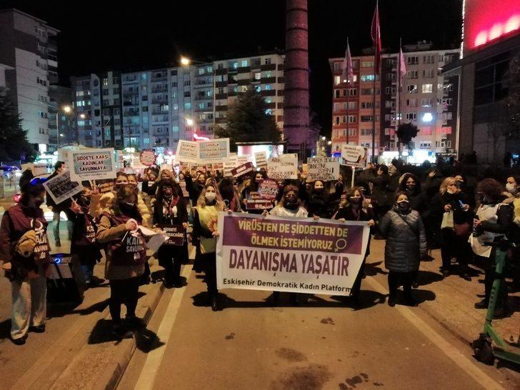 Korona tehdidine rağmen kadına şiddete tepki gösterdiler G3