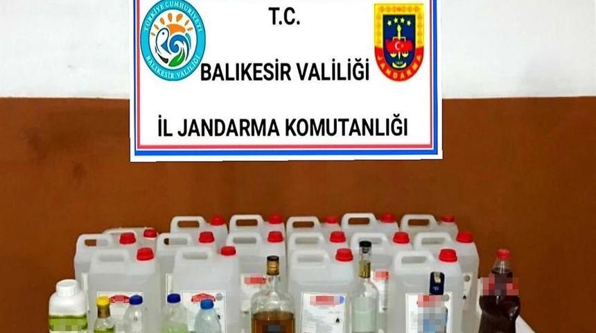 Susurluk&rsquo;ta jandarmadan ka&ccedil;ak i&ccedil;ki operasyonu
