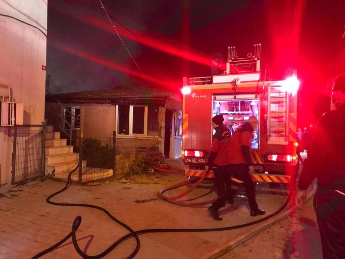 Tek katlı evde &ccedil;ıkan yangın s&ouml;nd&uuml;r&uuml;ld&uuml;