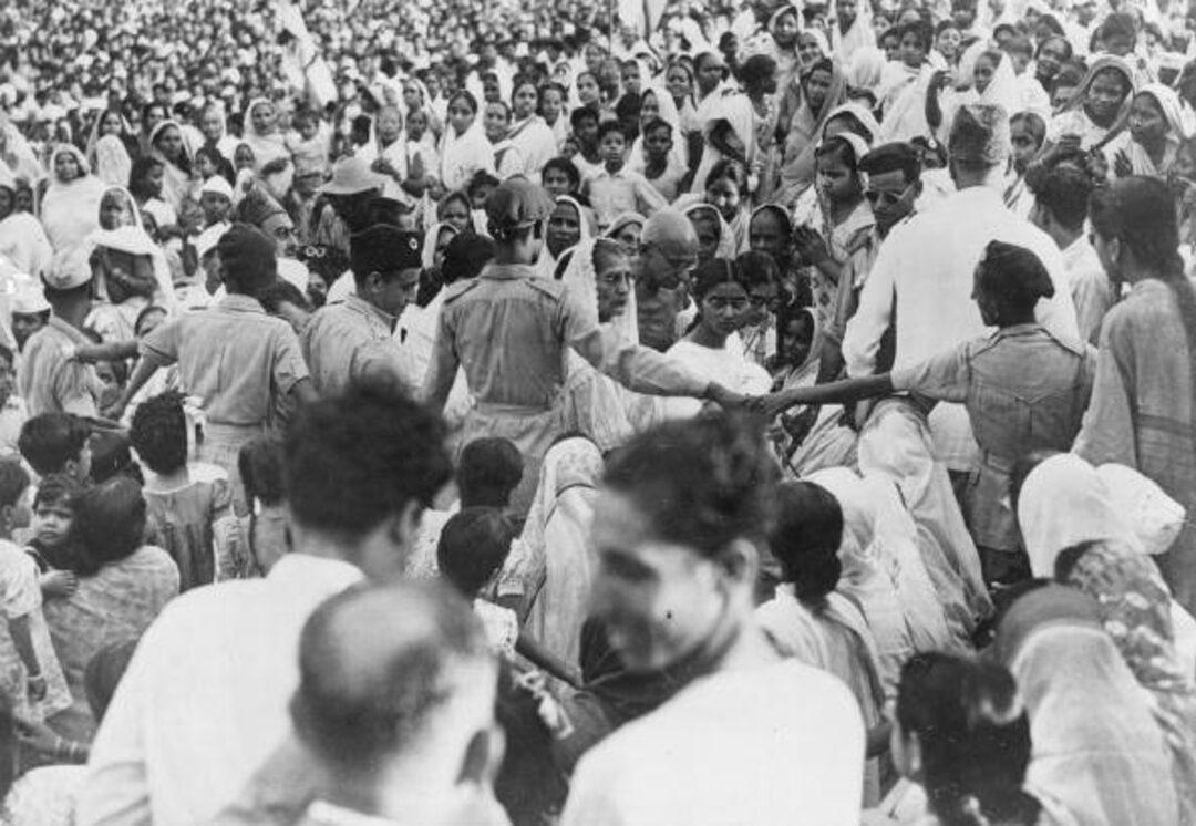 Движение за национальную независимость. Ганди ненасильственное сопротивление. Махатма Ганди. Сатьяграха Махатма Ганди. 1930 Индия Махатма Ганди.