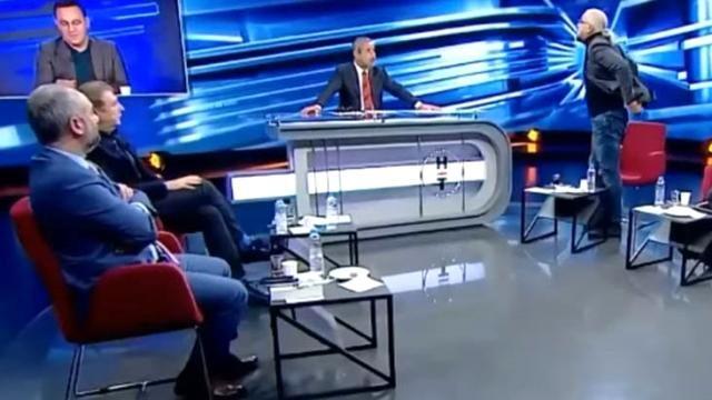 Habertürk canlı yayınında büyük gerginlik! Mete Yarar, Deniz Zeyrek'e kızıp canlı yayını terk etti