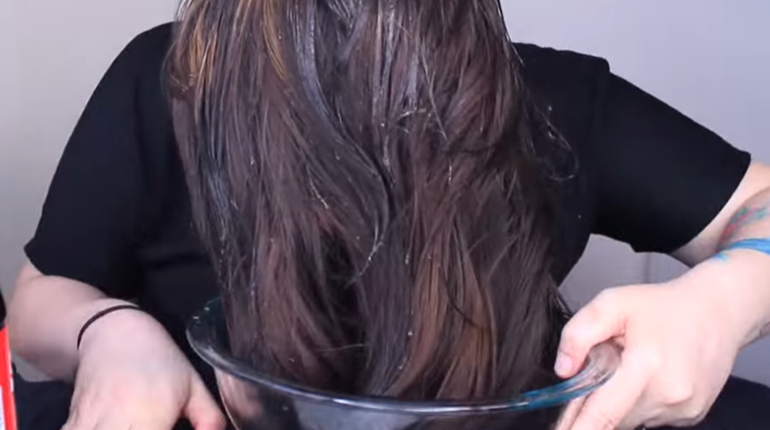 Kolalı bu pratik numaralar aklınızı başınızdan alacak! İster sa&ccedil;ınızda, ister tuvalette...