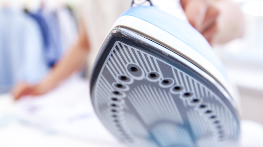 Bu zamana kadar &uuml;t&uuml;y&uuml; hep yanlış yaptık! İşte inat&ccedil;ı kırışıklıkları anında gideren y&ouml;ntem