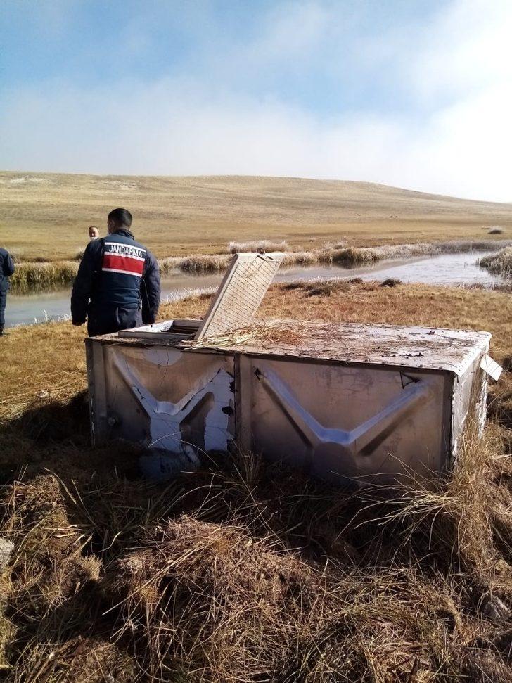 Kuş avlamak için kaçak avcı kulübesi yapan şahıslara ceza G3