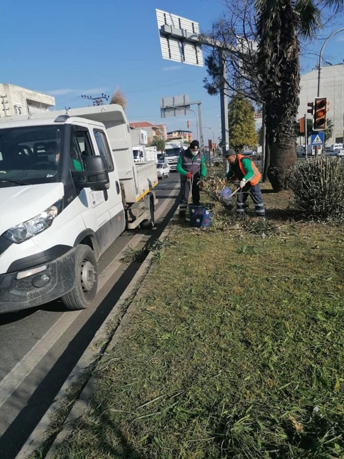 Umurlu&rsquo;da yeşil alan temizlik &ccedil;alışmaları devam ediyor