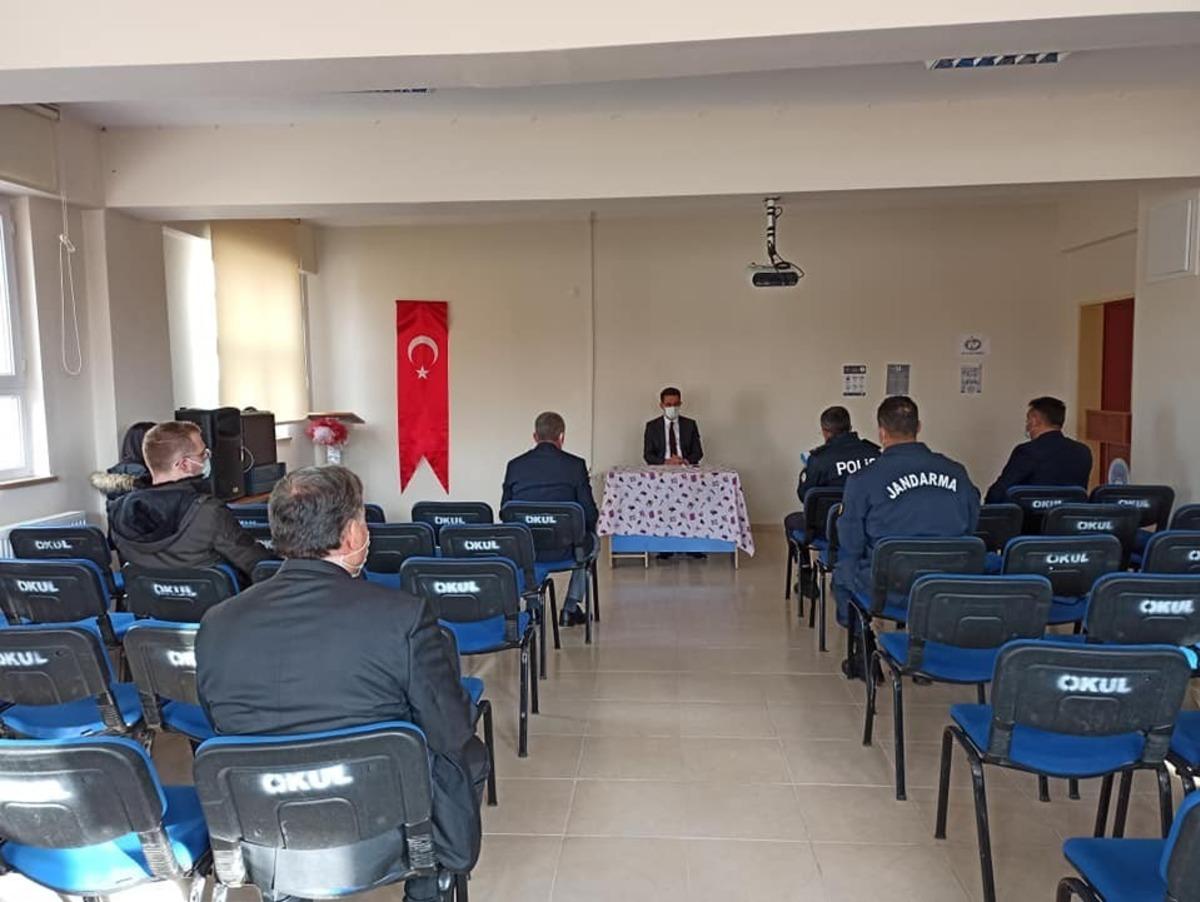 Aslanapa,&rsquo;da &lsquo;Kadına y&ouml;nelik şiddetle m&uuml;cadele&rsquo; toplantısı