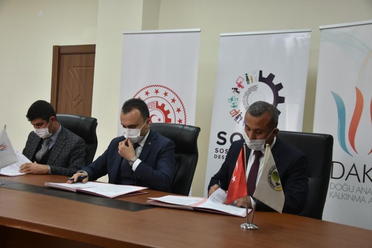 Bitlis&rsquo;teki tandır ve &ccedil;&ouml;mlek&ccedil;iliğe destek