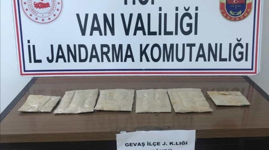 Gevaş&rsquo;ta 1 kilo 408 gram eroin ile 3 kilo 50 gram metamfetamin ele ge&ccedil;irildi