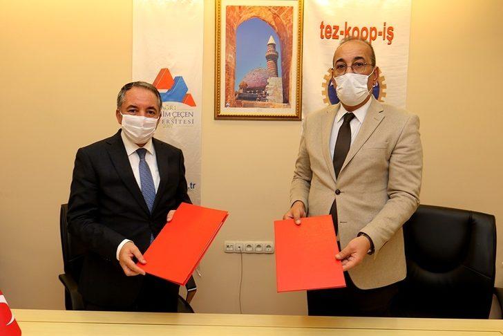 AİÇÜ’de Toplu İş Sözleşmesi İmzalandı G3