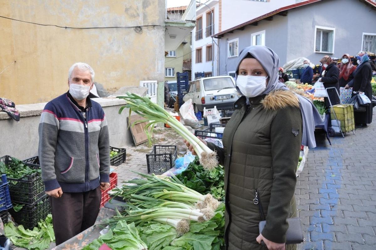Organik &Ouml;renli pırasası tezgahlardaki yerini aldı