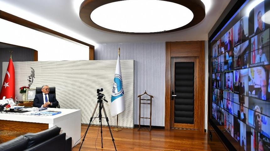 B&uuml;y&uuml;kkılı&ccedil;: "Yaşam alanlarında ve AVM&rsquo;lerde hareketliliği azaltmak zorundayız"