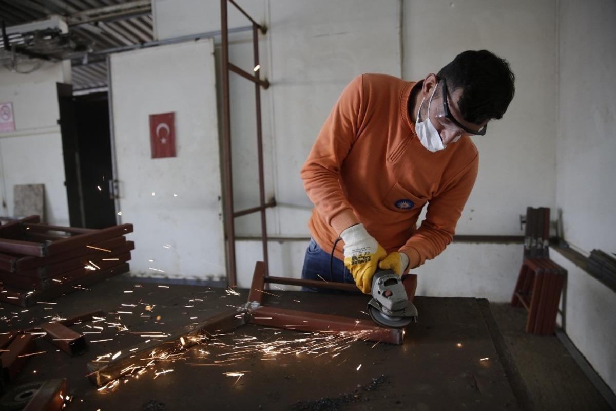 B&uuml;y&uuml;kşehir, kent mobilyalarını at&ouml;lyelerinde &uuml;retiyor