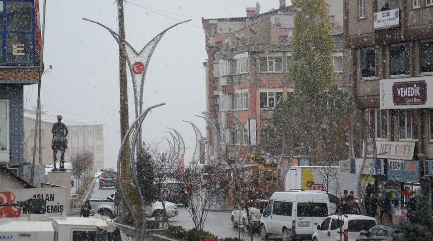 Hakkari&rsquo;de kar yağışı