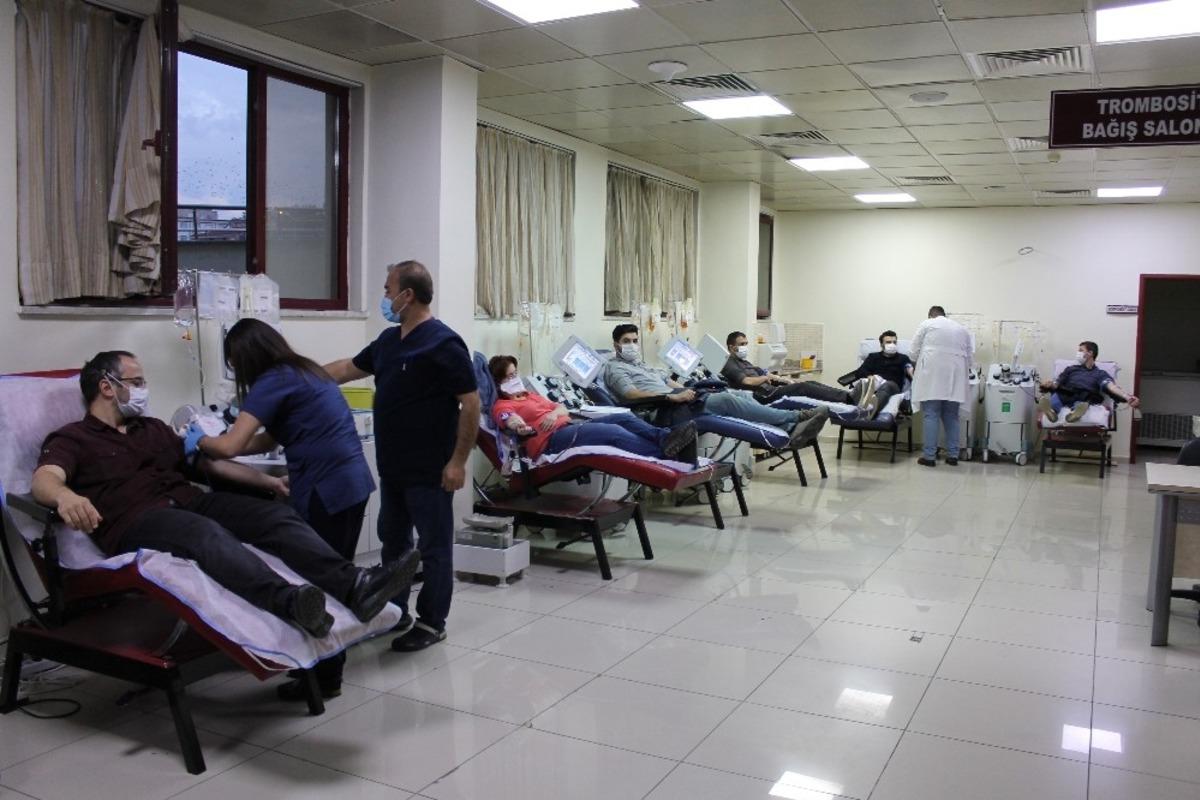 GA&Uuml;N hastanesi hekimleri imm&uuml;n plazma bağışlarıyla şifa oluyor