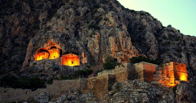 2089730-quotkral-mezarlari-amasya-kalesiquot