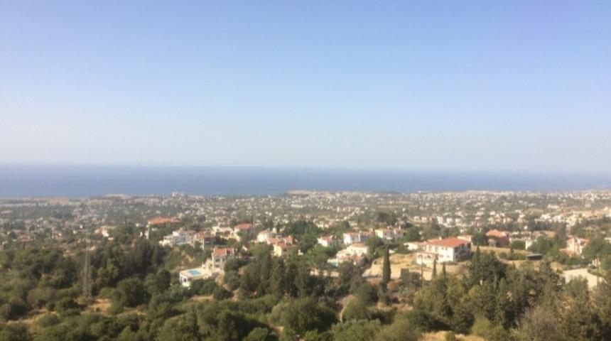 Tepelerden İzlenesi Şehir: Girne
