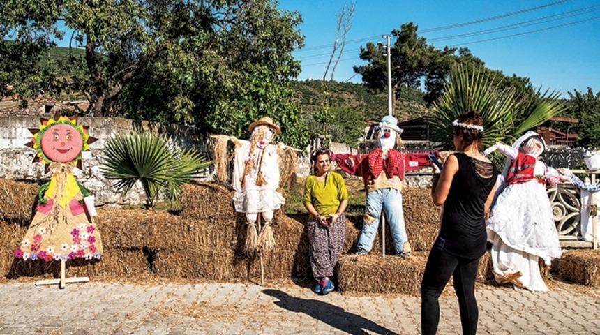 Oyuk Adlı Korkuluk Festivali